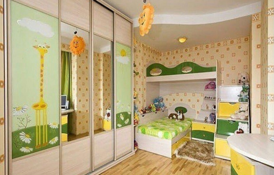 Шкаф в детскую комнату для двоих