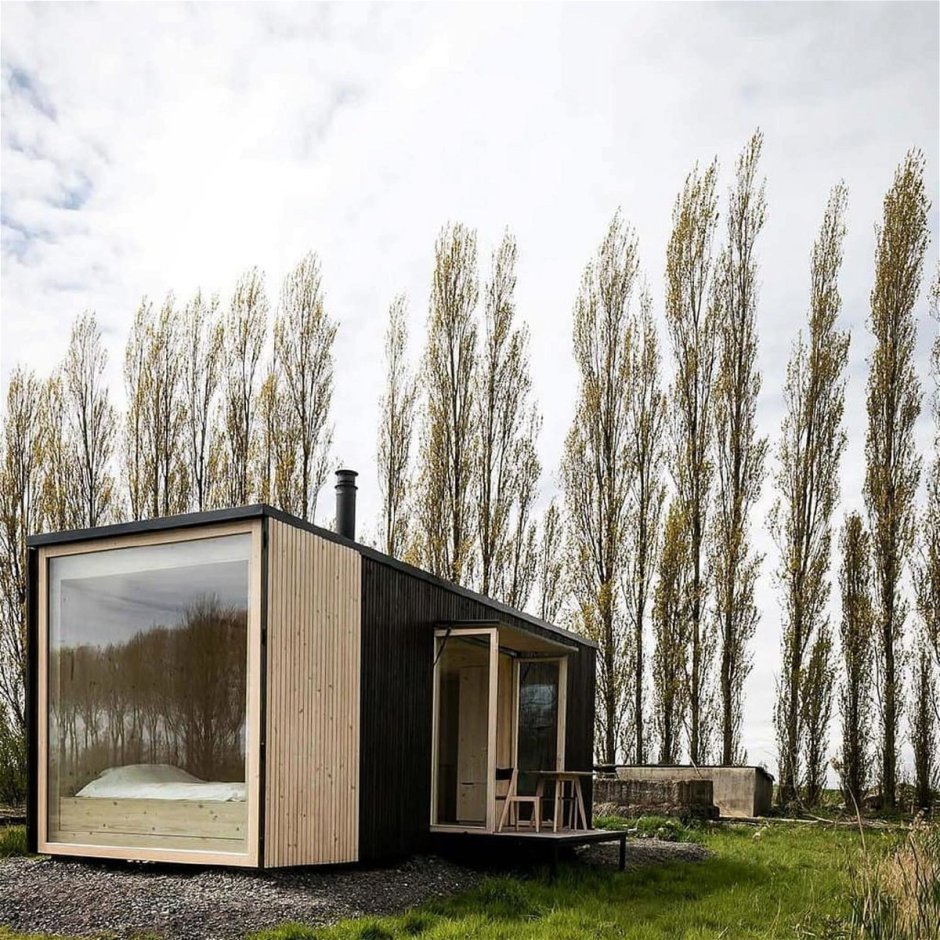 Бетонный дом с панорамными окнами