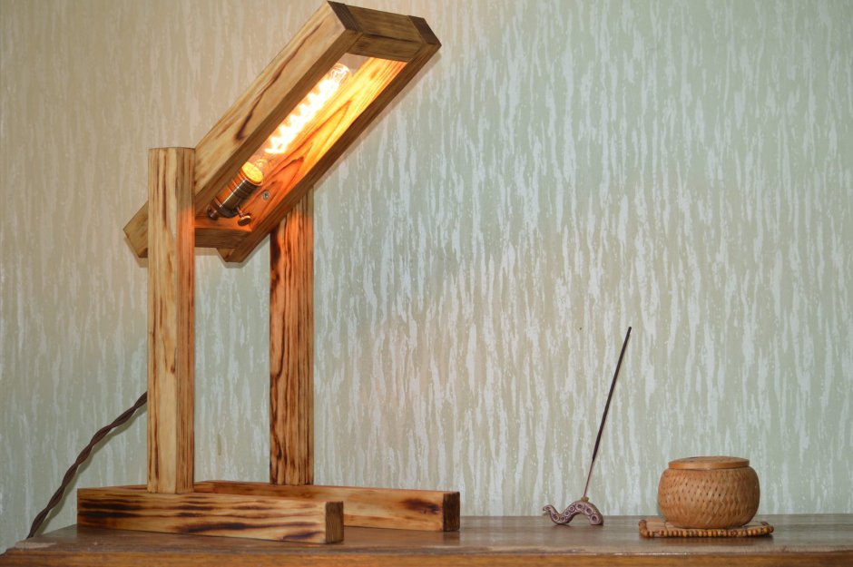Светильник из бруска настольный