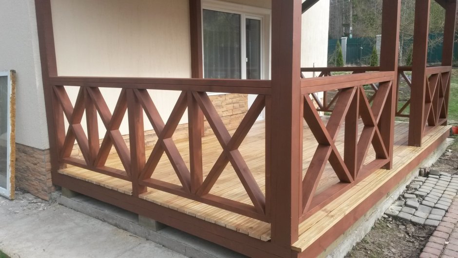 Ограждения из бруса для веранды