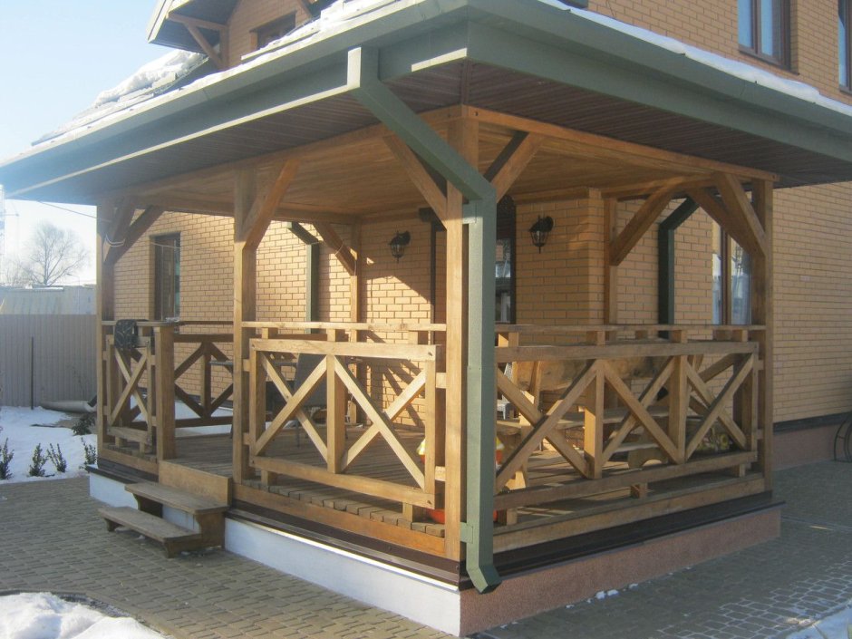 Деревянные перила для беседки