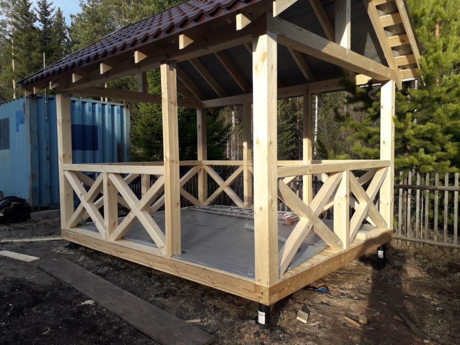 Беседка из бруса с балясинами