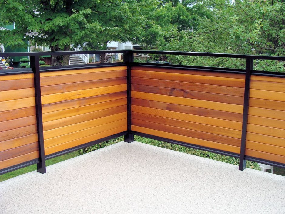 Сплошное ограждение веранды