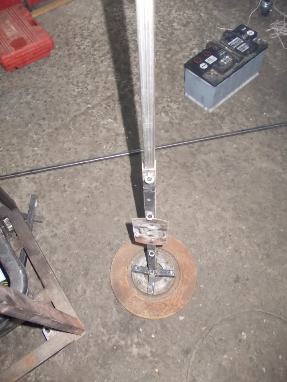 Стойка для светильника в гараж