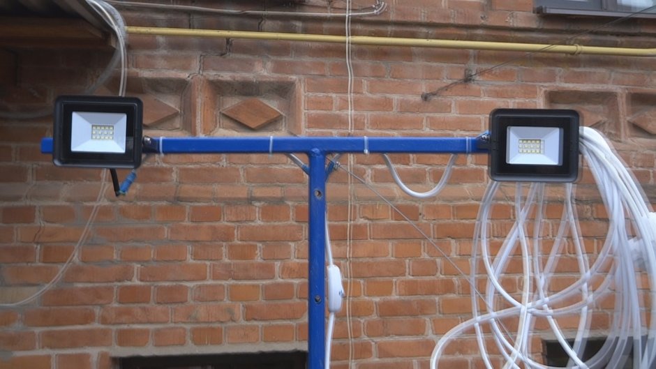 Самодельный переносной светильник в гараж