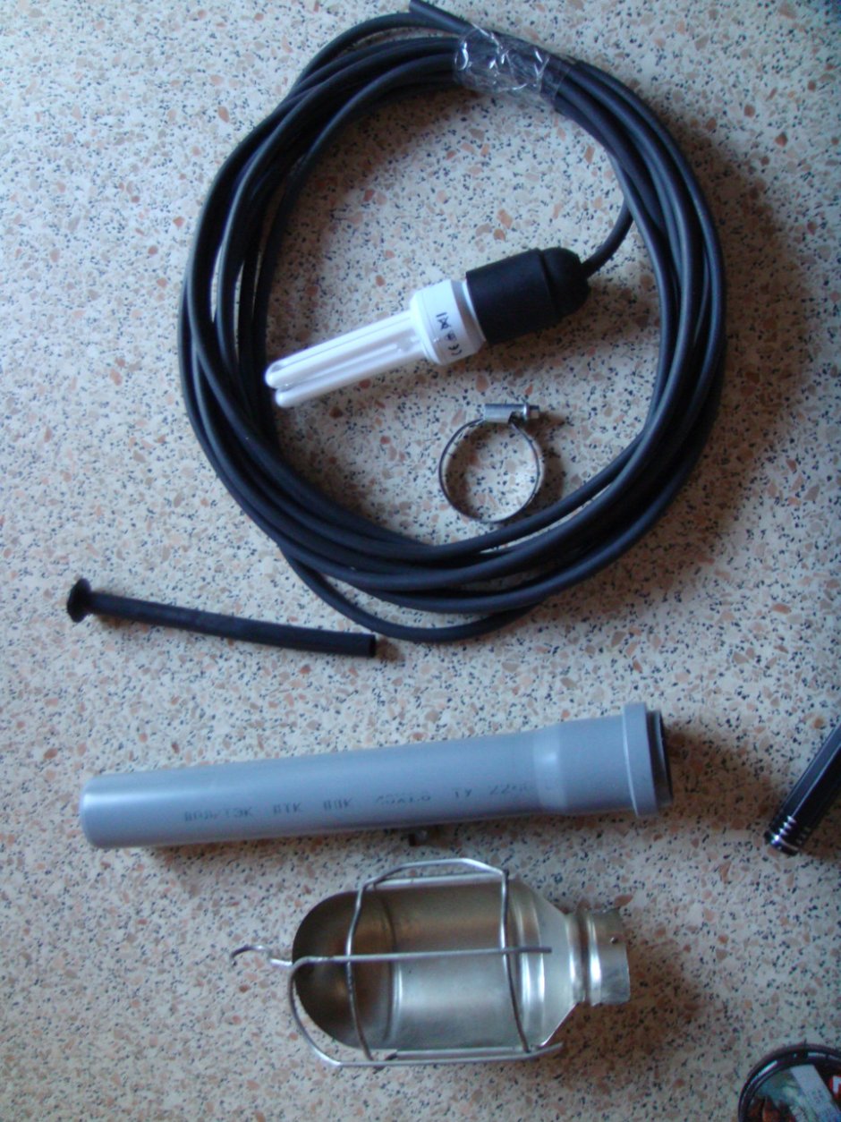 Осветительная стойка для гаража