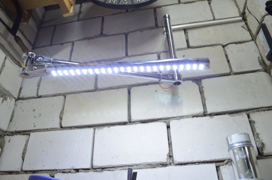 Светильник настенный в гараж