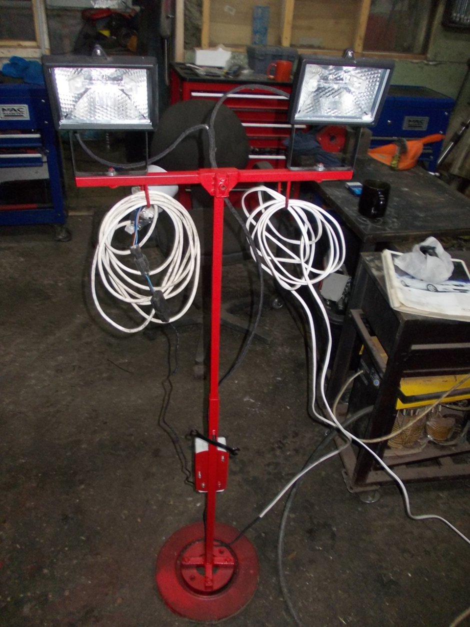 Стойка для светильника в гараж