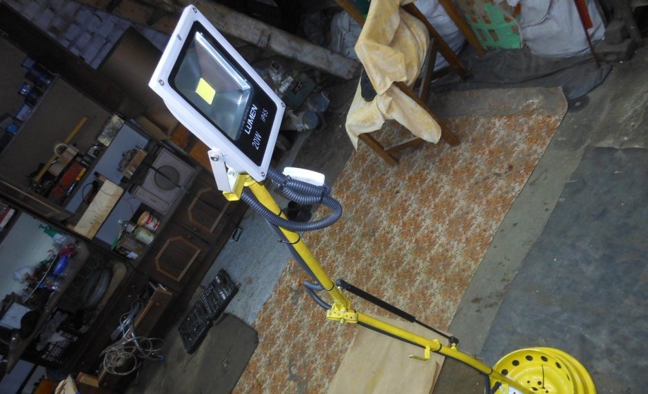 Самодельный штатив для прожектора