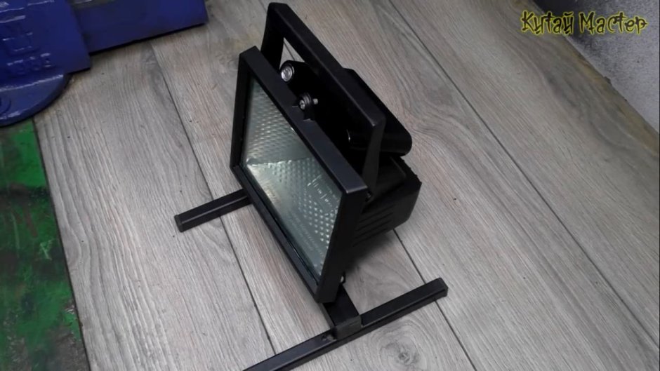 Переносная лампа для гаража своими руками