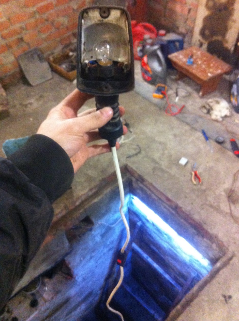 Стойка для светильника в гараж