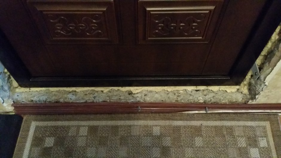 Мраморные пороги для входных дверей