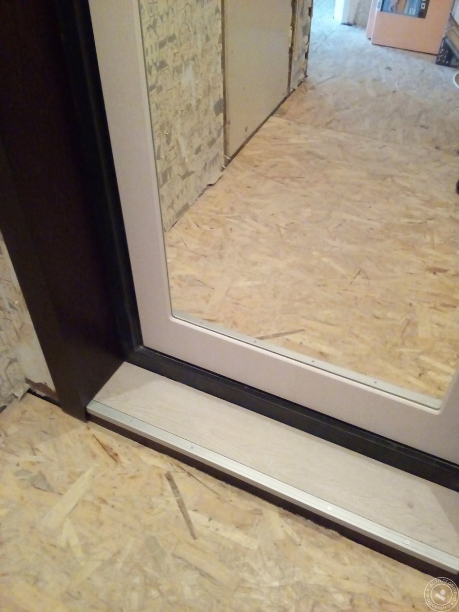 Порог у входной двери п49