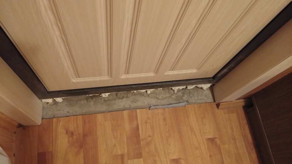 Отделка порога входной двери