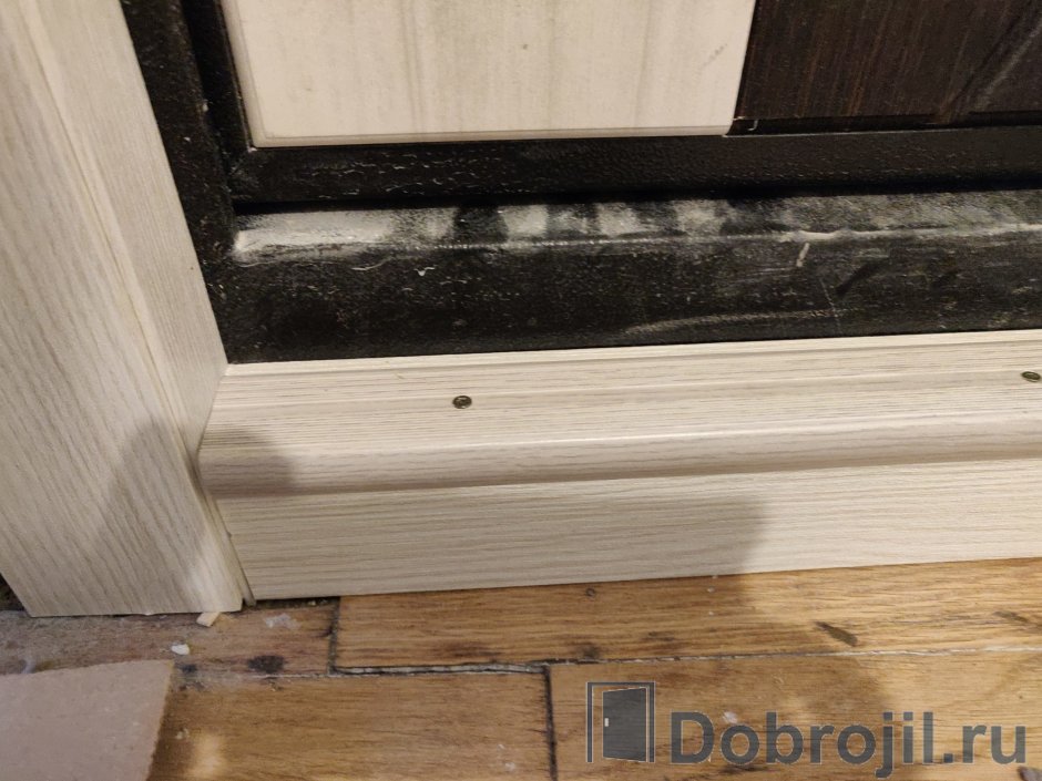 Доборы на входную дверь с порогом