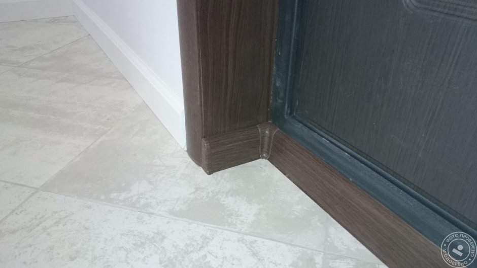 Плинтус нащельник для входной двери