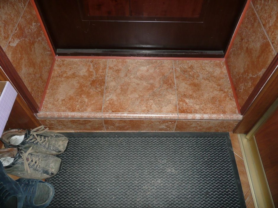 Отделка порога входной двери