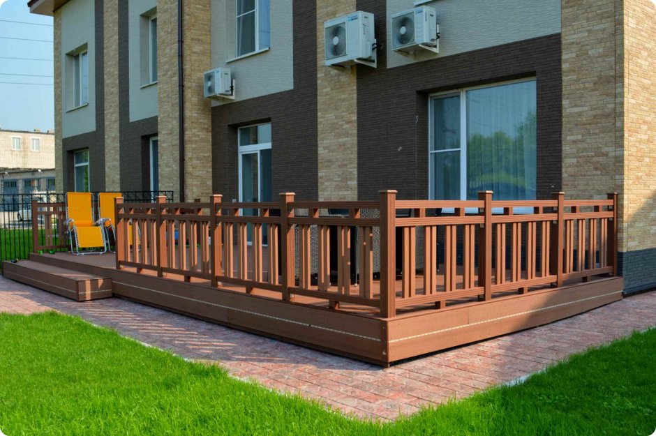 Ограждение террасы из дерева