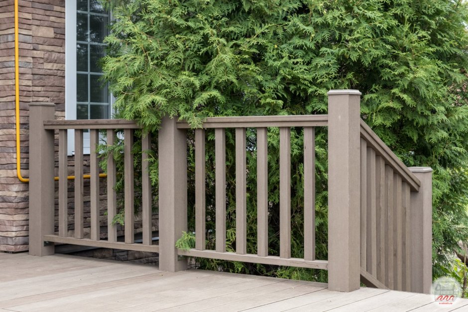 Ограждение из древесно-полимерного композита