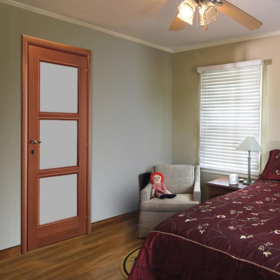 Крашеные двери в интерьере