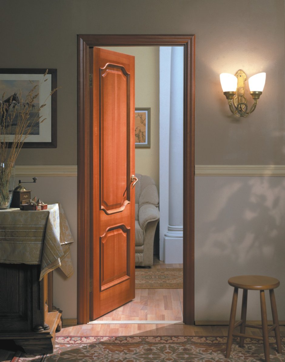 Разноцветные двери в интерьере