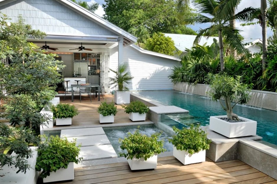 Внутренние Дворики квартир с бассейном