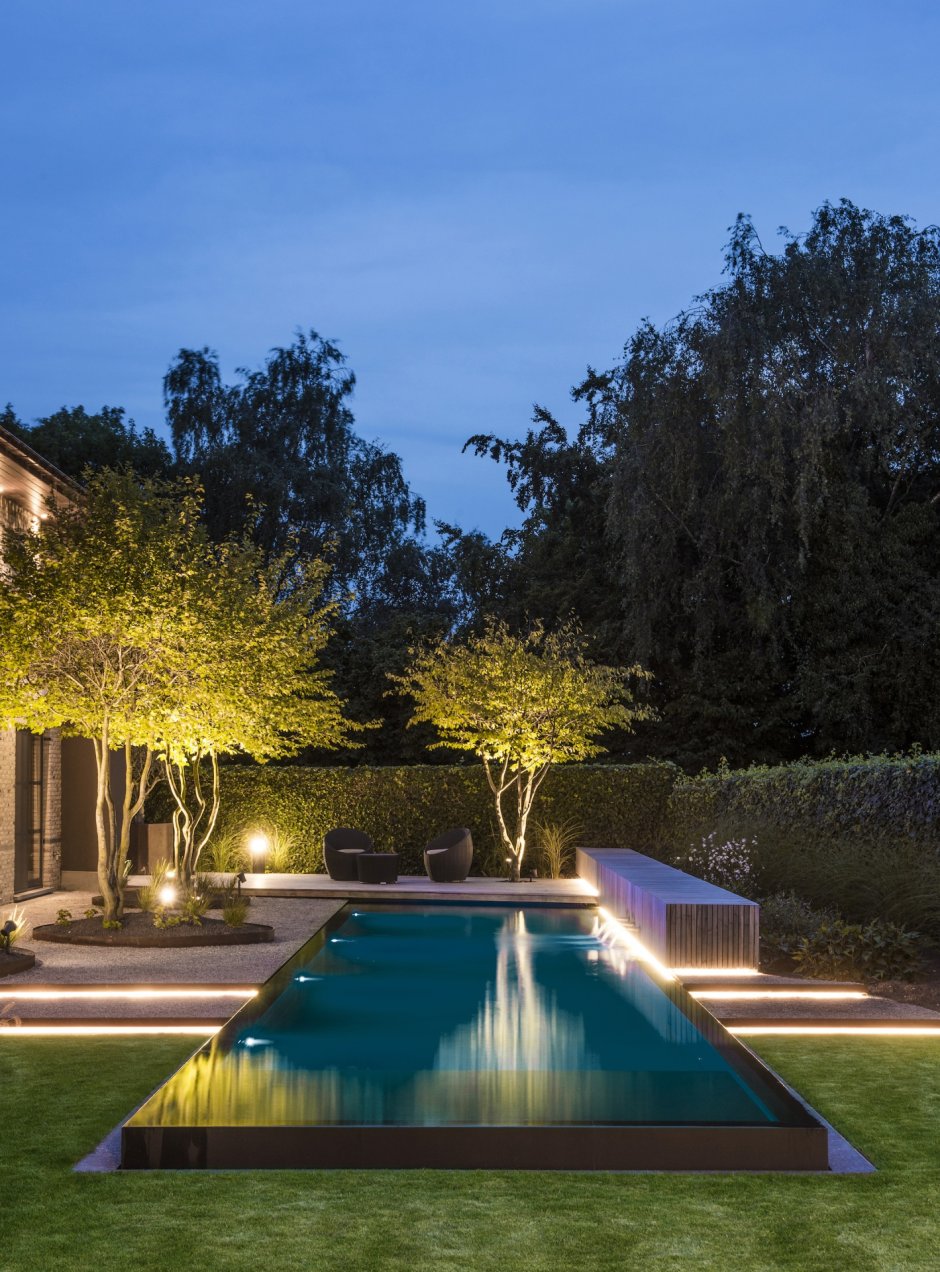 Бассейн в ландшафте