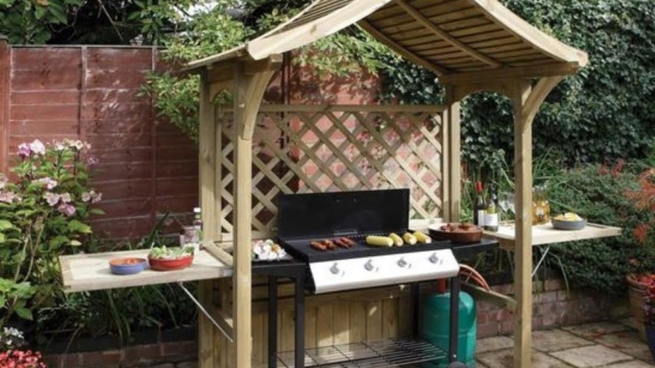 Деревянный навес для мангала