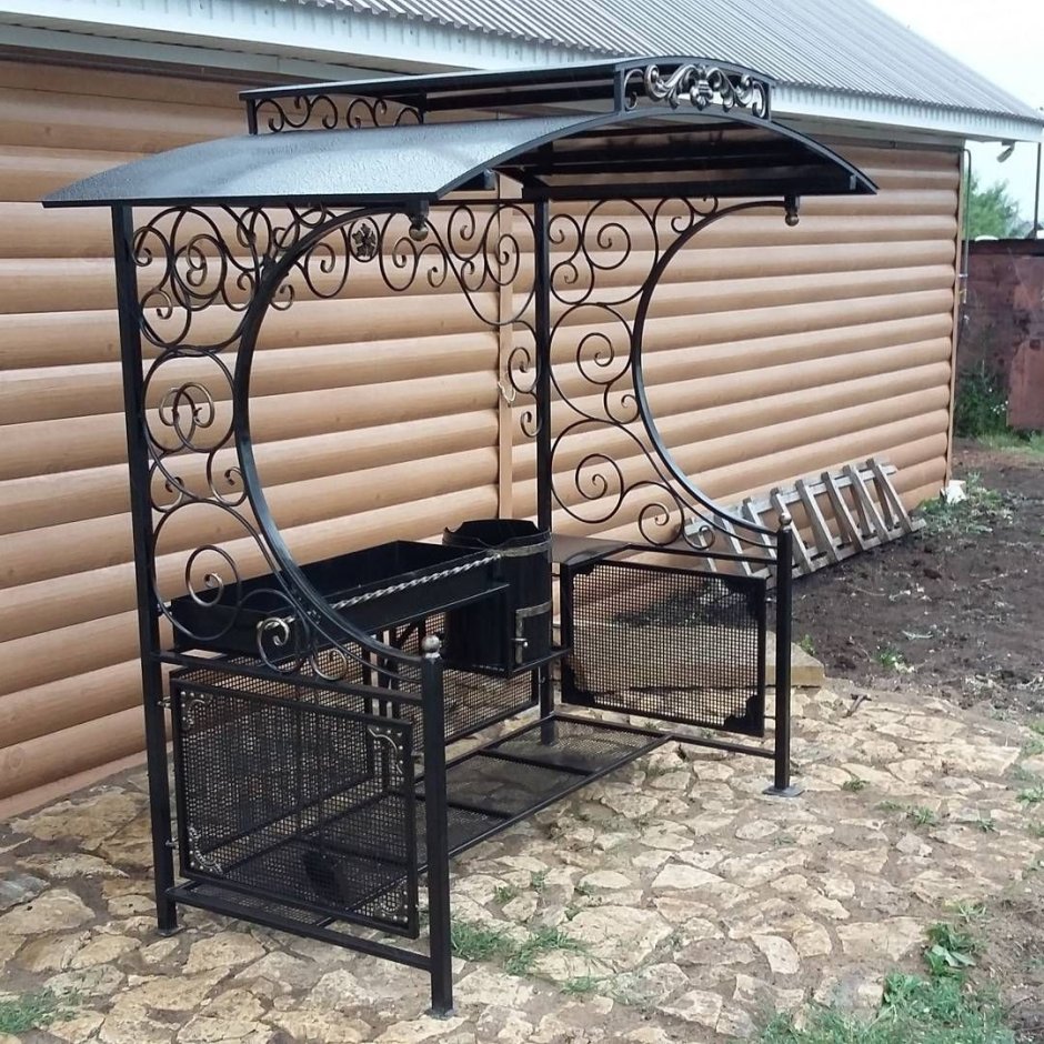 Мангал с крышей и скамейкой