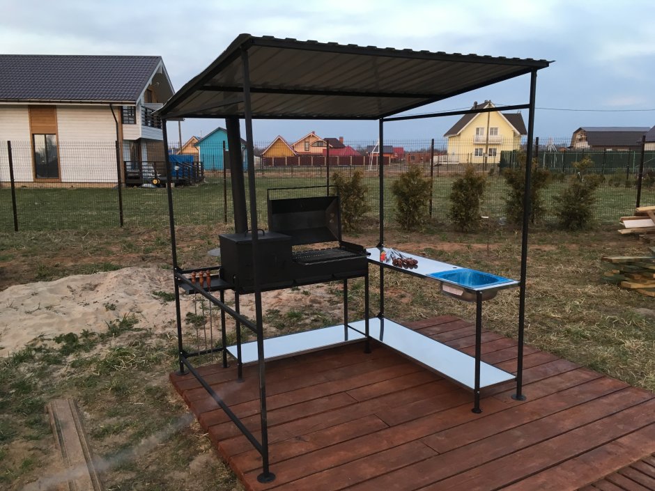 Деревянный навес для мангала