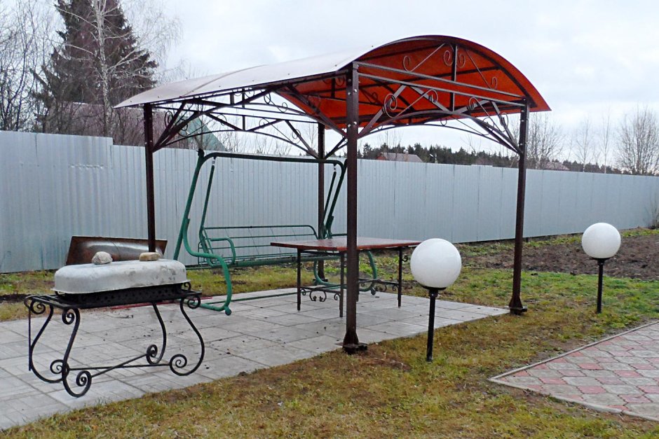 Деревянный навес под мангал