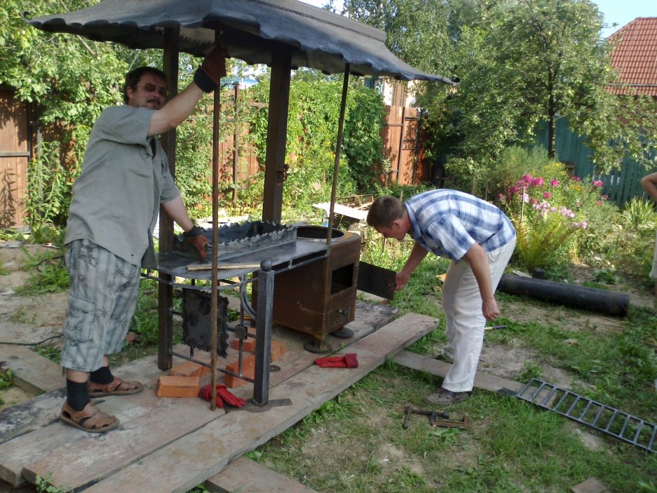 Деревянный навес для мангала