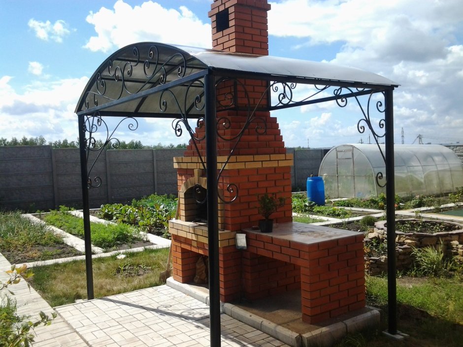 Беседка с мангалом