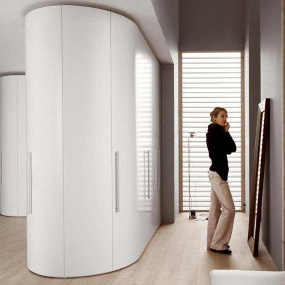 Закругленный шкаф