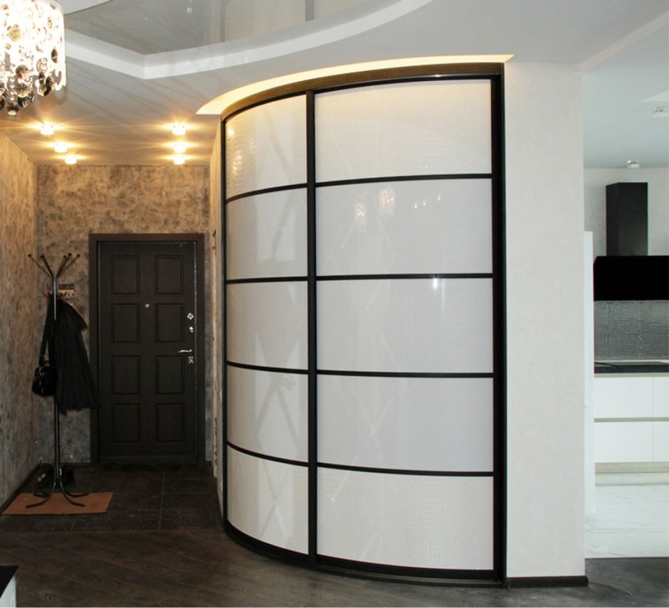 Круглый шкаф в прихожую