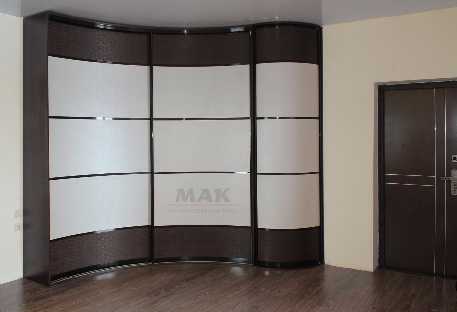 Угловой встроенный шкаф в зал