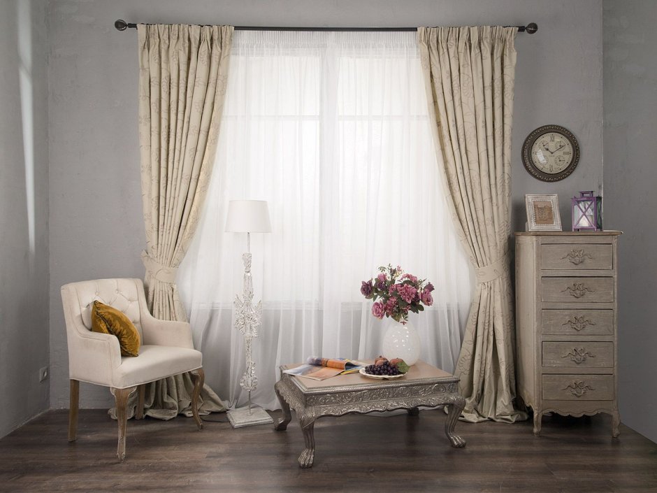 Бежевая тюль в интерьере