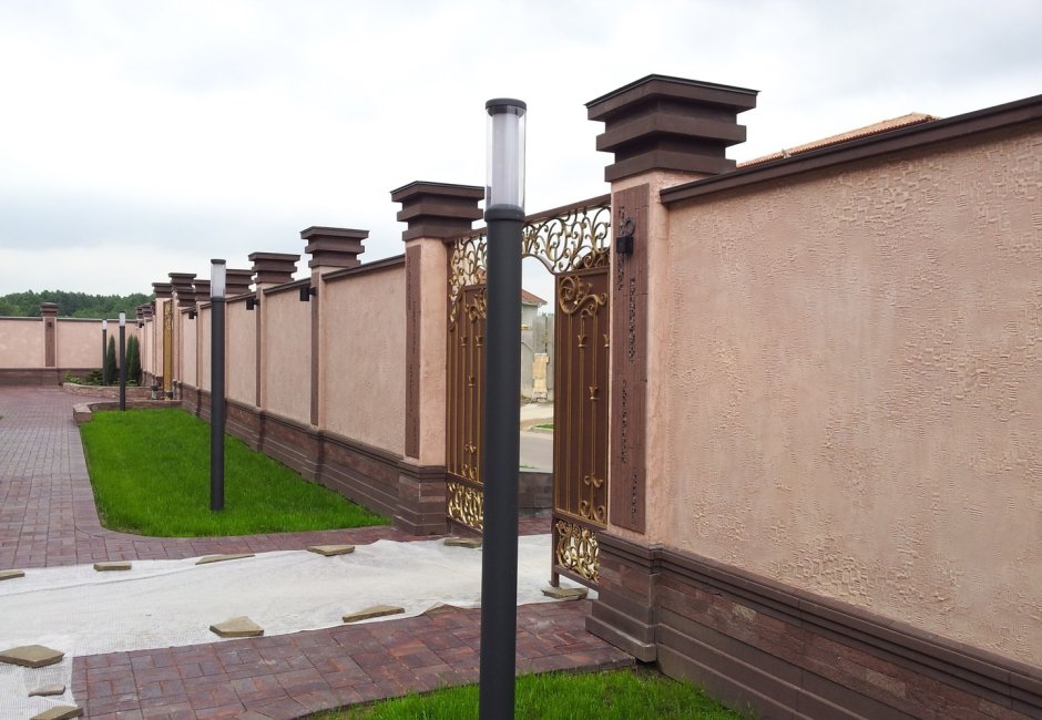 Красивые оштукатуренные заборы