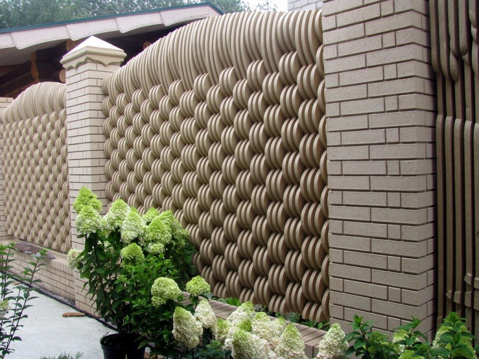 Оштукатуренный забор