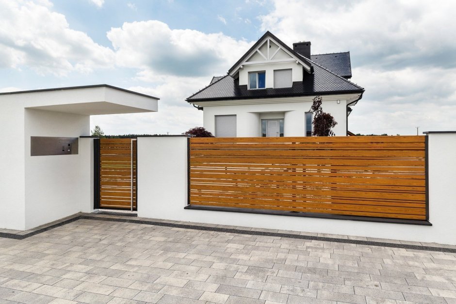 Оштукатуренный забор