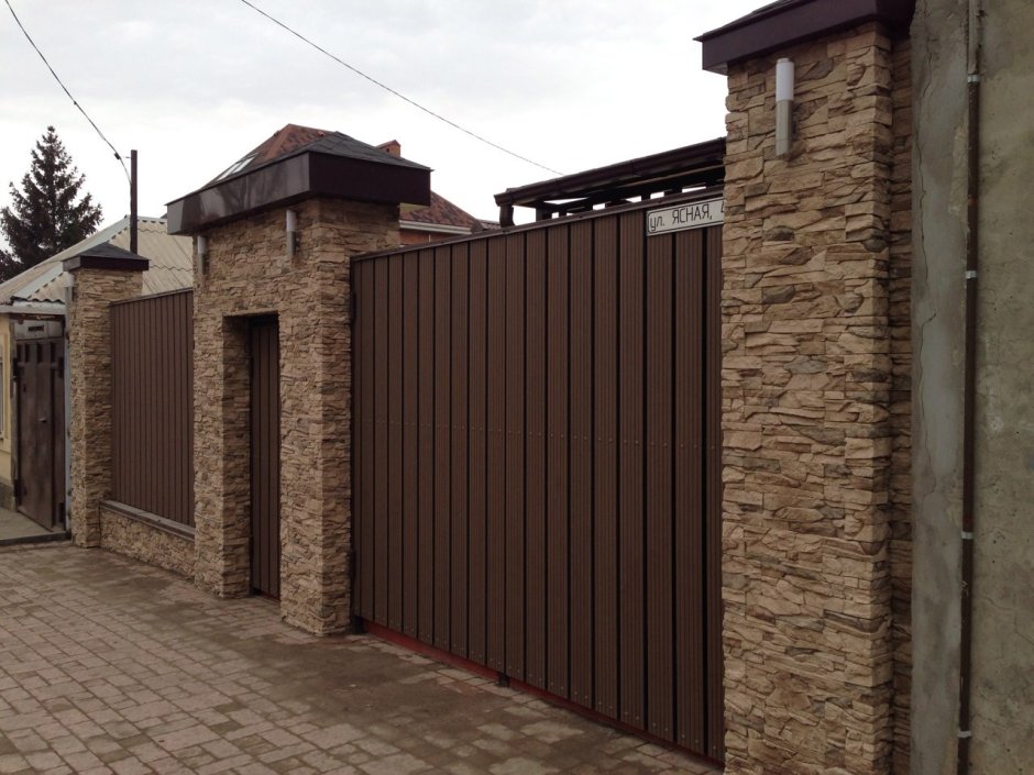 Красивый забор из камня