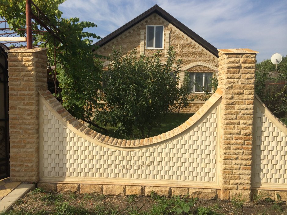 Необычный забор