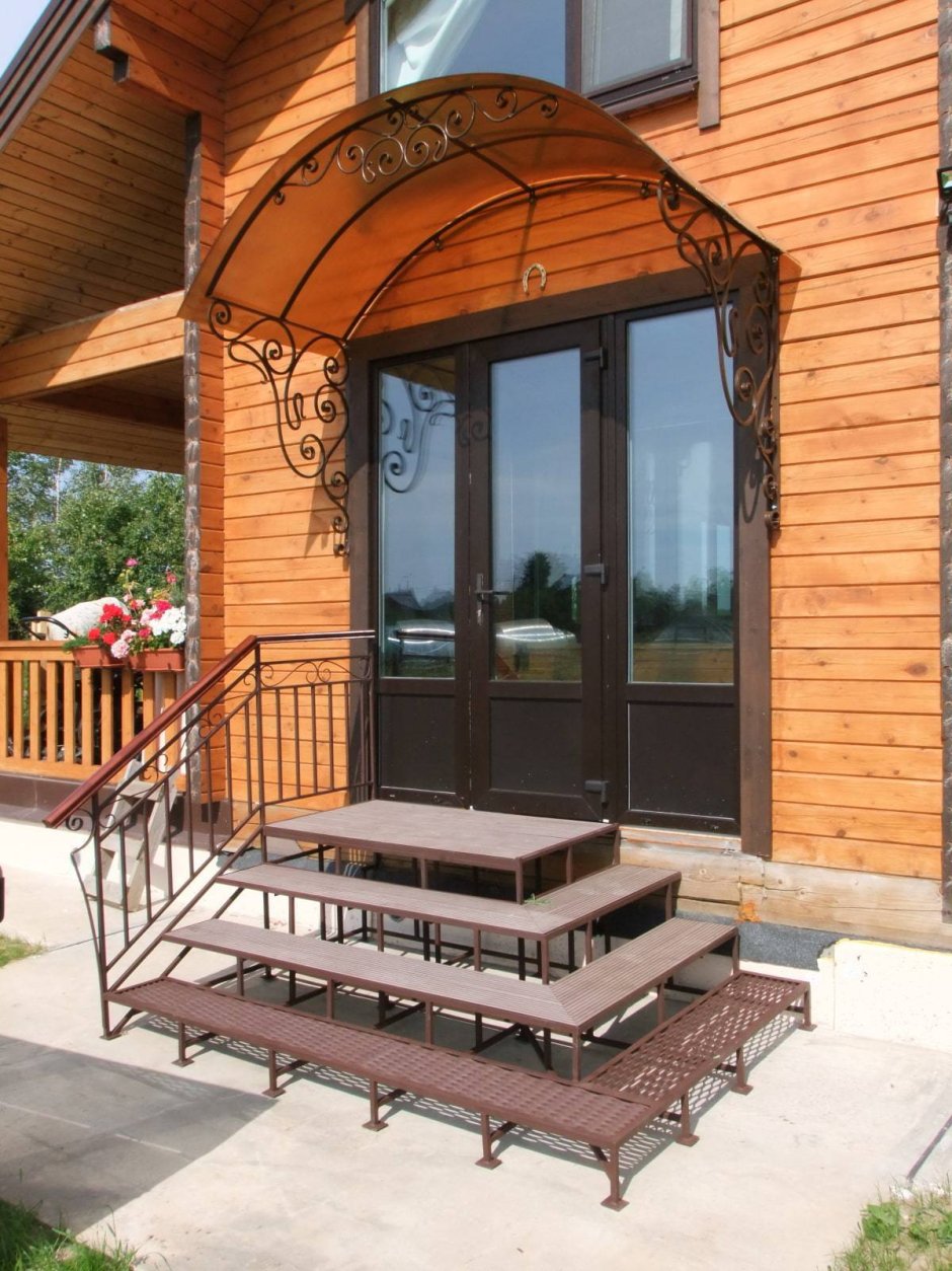Крыльцо с навесом для дачи