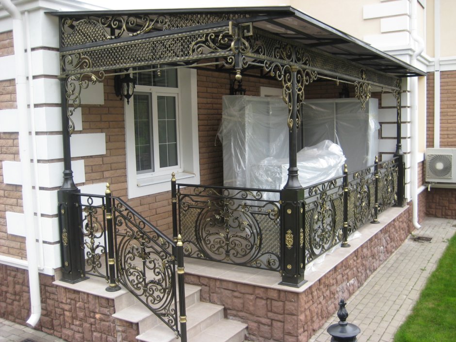 Крыльцо с навесом