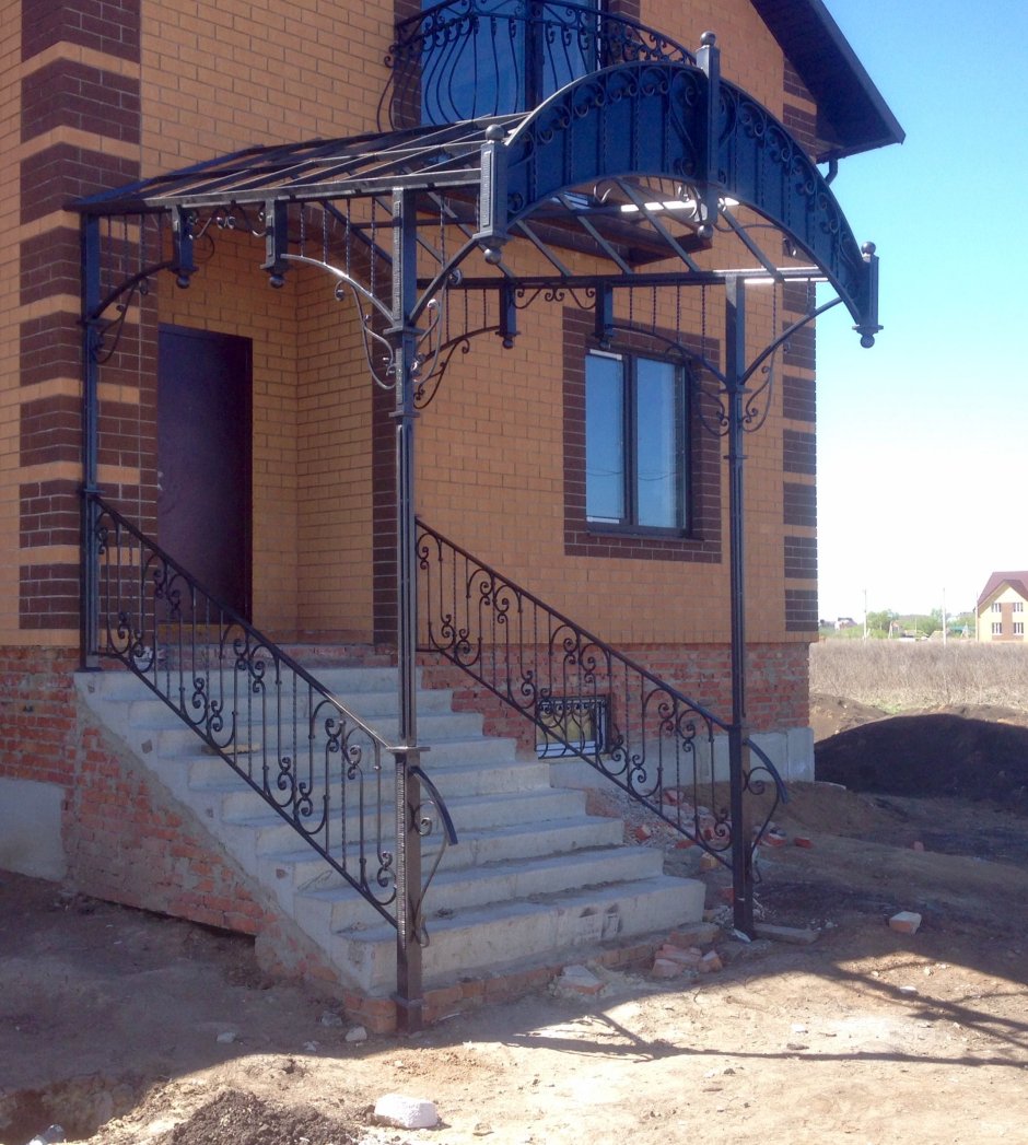 Крыльцо в частном доме