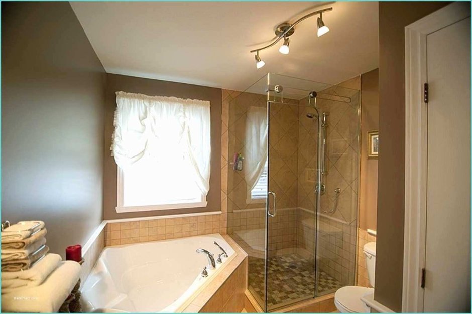 Ванна и душевая кабина в одной комнате