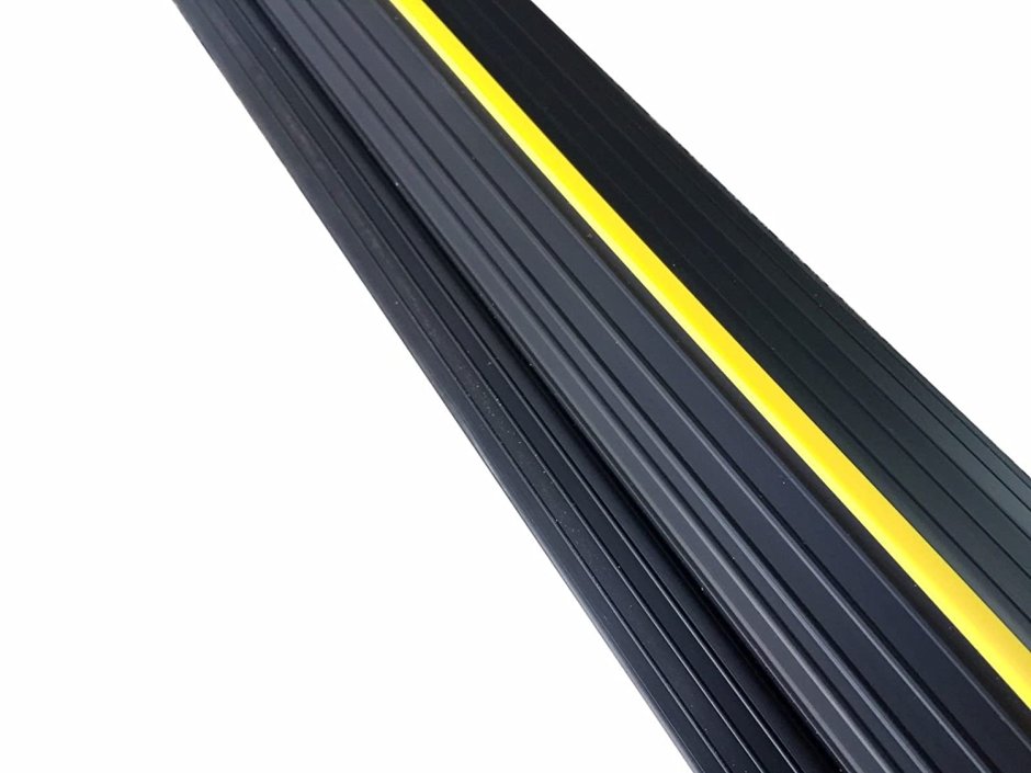 Резиновый порог под секционные ворота HDS-120x25