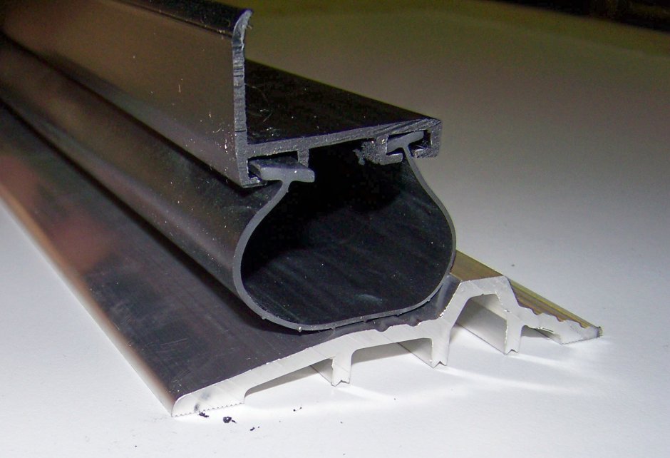 Резиновая техническая напольная порог