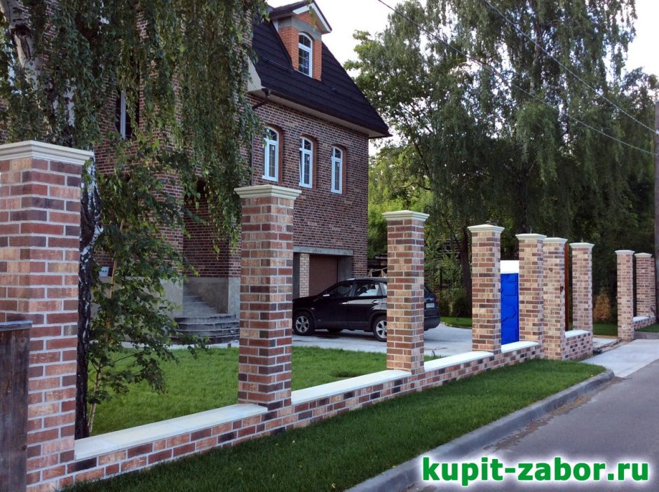 Забор из кирпича Ликолор