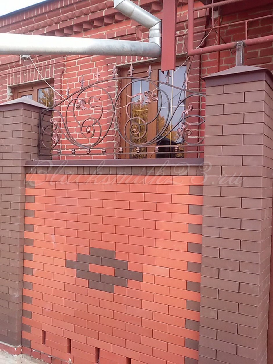 Забор из кирпича